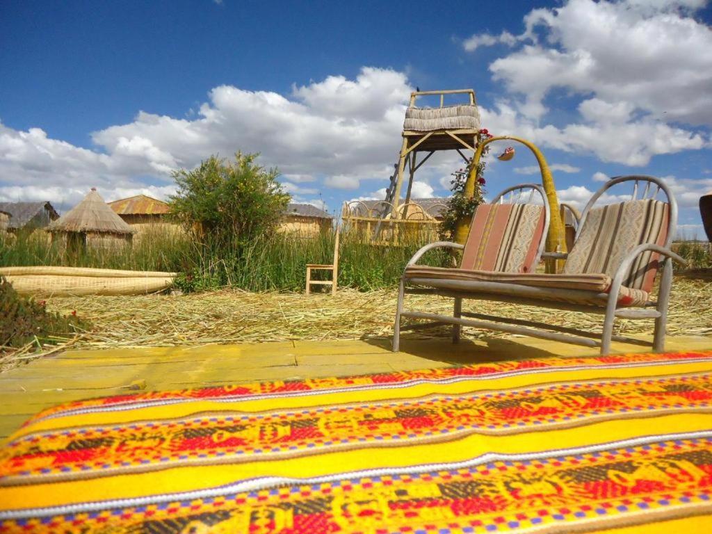 Uros Aruma Uro On Uros Floating Islands Puno Esterno foto