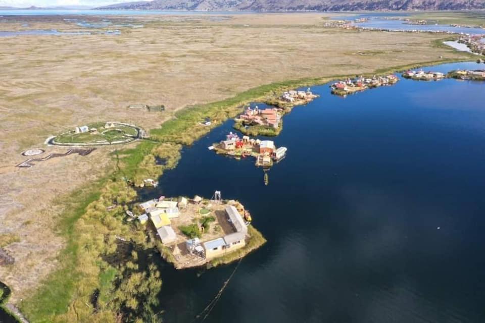 Uros Aruma Uro On Uros Floating Islands Puno Esterno foto