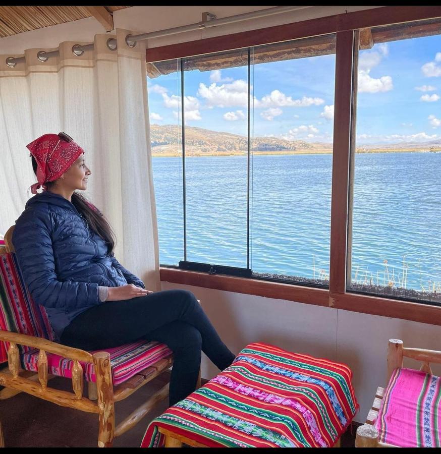 Uros Aruma Uro On Uros Floating Islands Puno Esterno foto