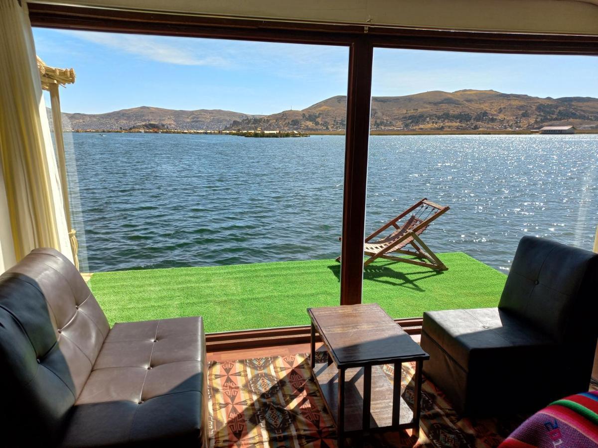 Uros Aruma Uro On Uros Floating Islands Puno Esterno foto