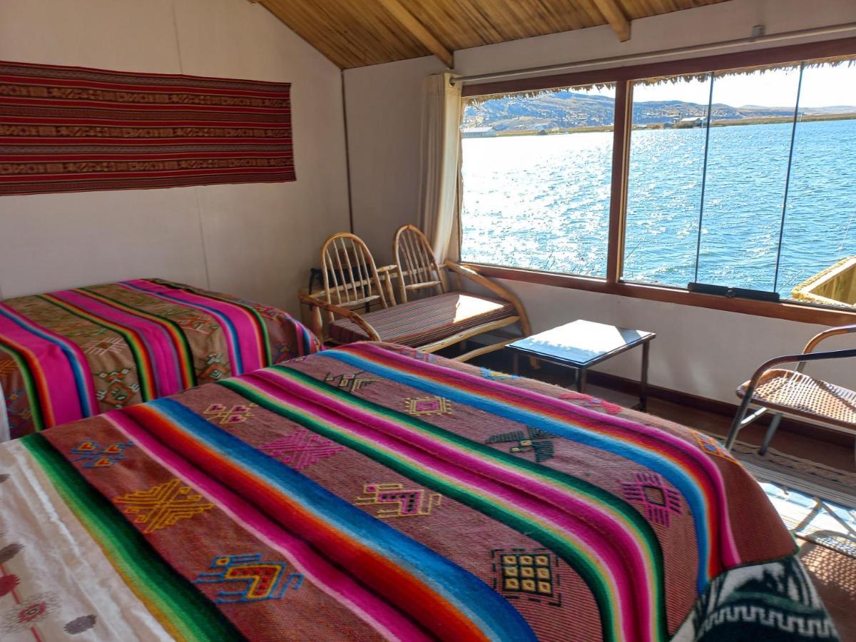 Uros Aruma Uro On Uros Floating Islands Puno Esterno foto