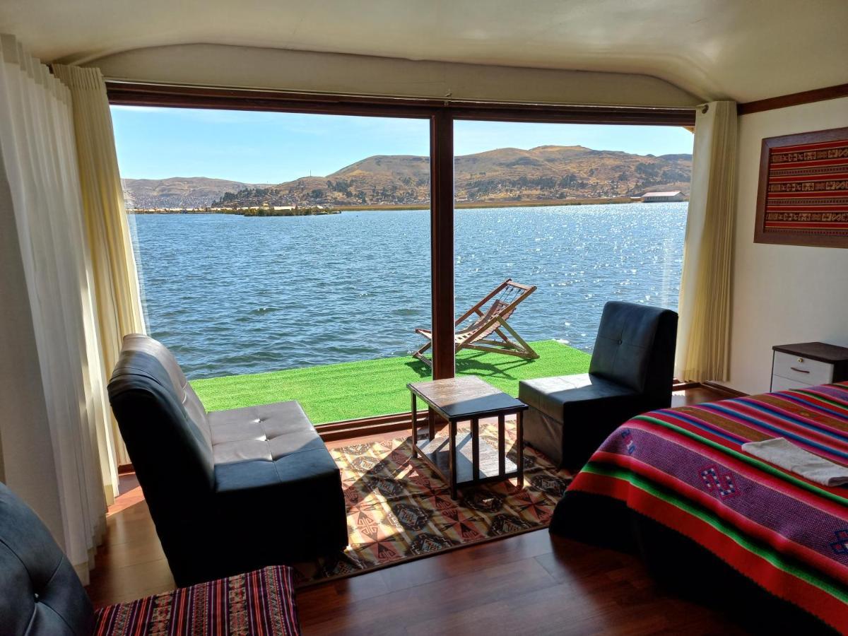 Uros Aruma Uro On Uros Floating Islands Puno Esterno foto