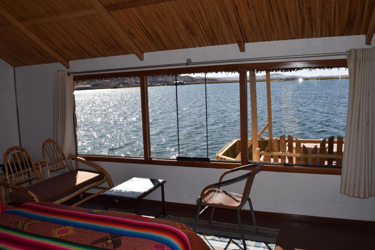 Uros Aruma Uro On Uros Floating Islands Puno Esterno foto