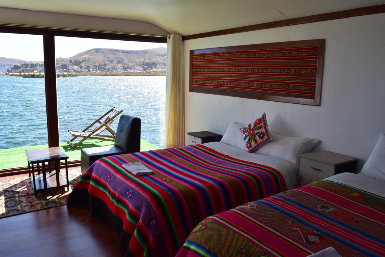 Uros Aruma Uro On Uros Floating Islands Puno Esterno foto