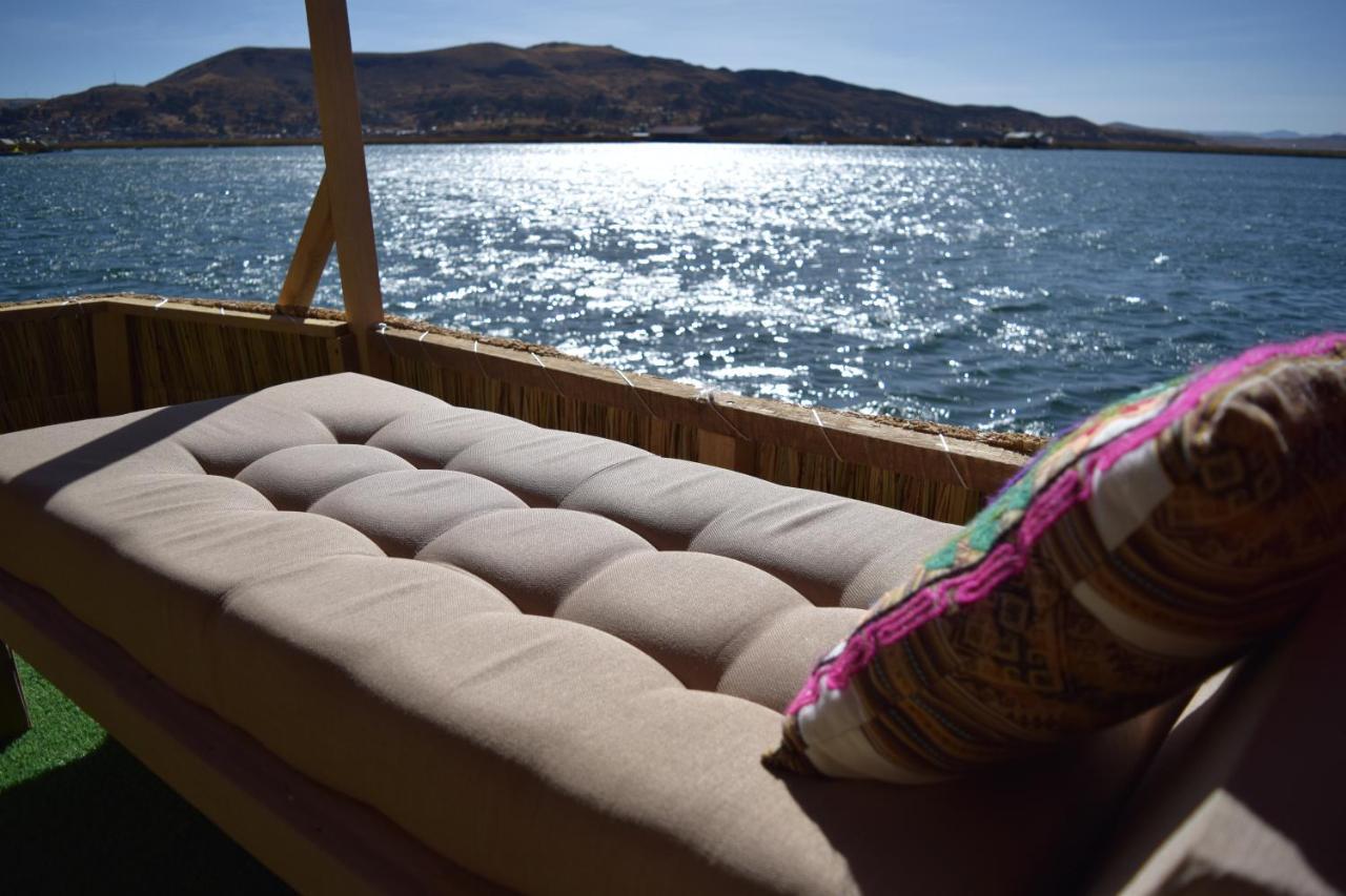 Uros Aruma Uro On Uros Floating Islands Puno Esterno foto