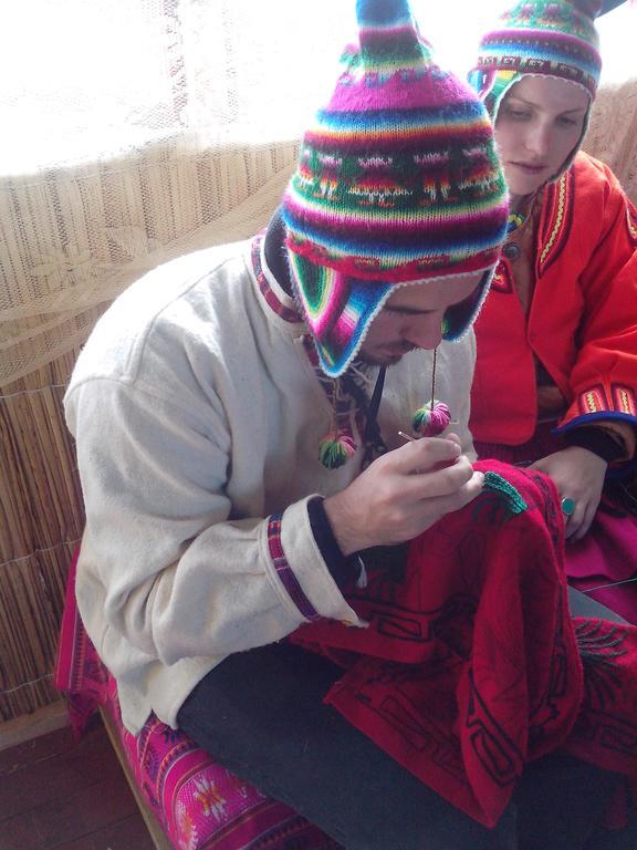 Uros Aruma Uro On Uros Floating Islands Puno Esterno foto