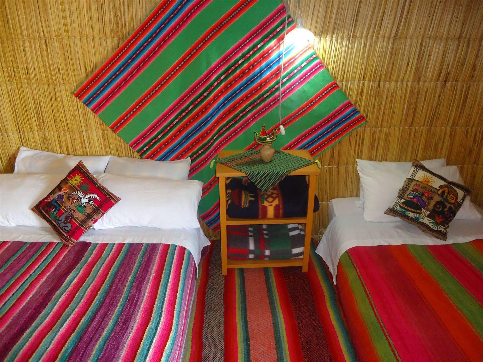 Uros Aruma Uro On Uros Floating Islands Puno Esterno foto