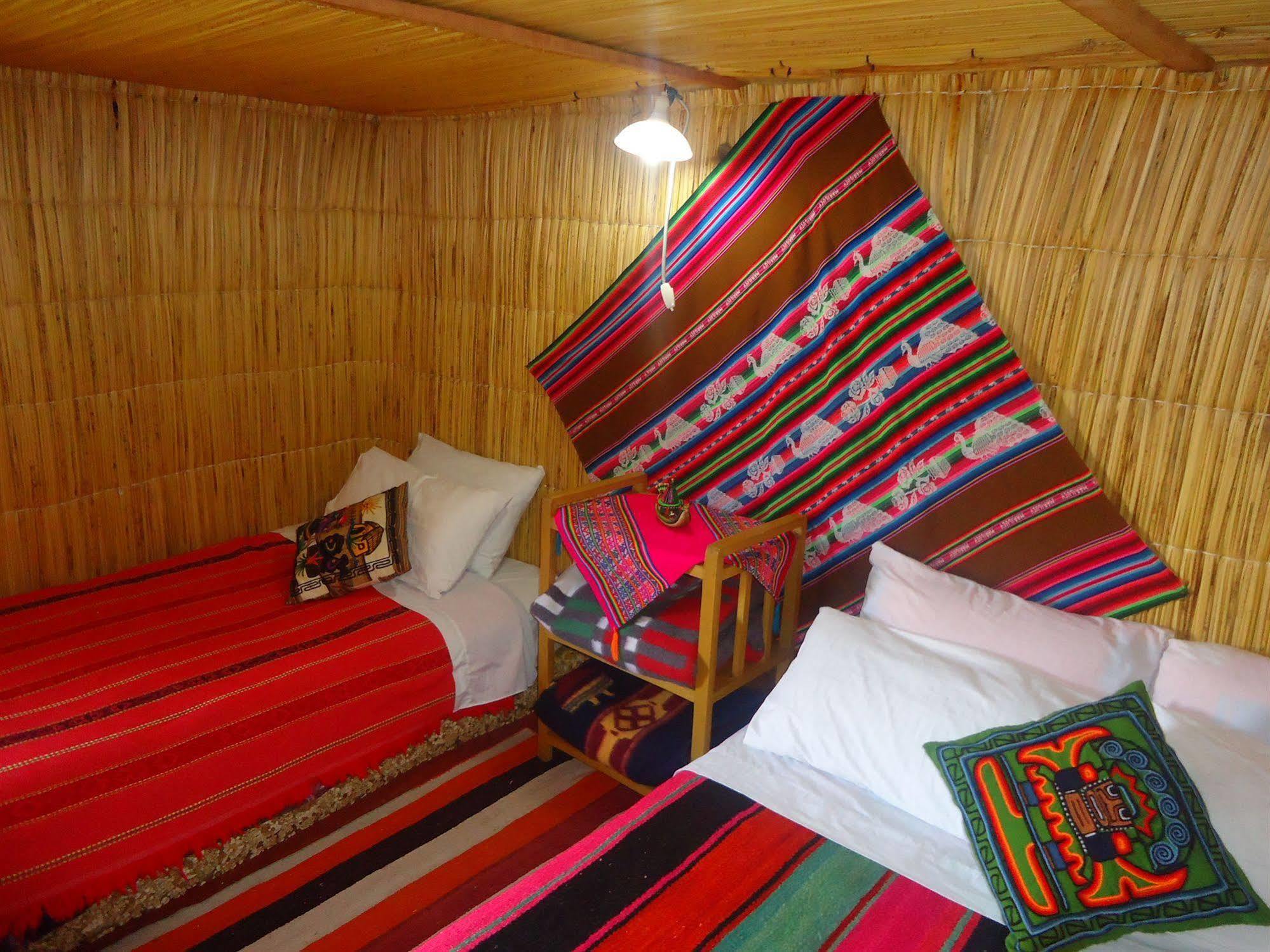 Uros Aruma Uro On Uros Floating Islands Puno Esterno foto