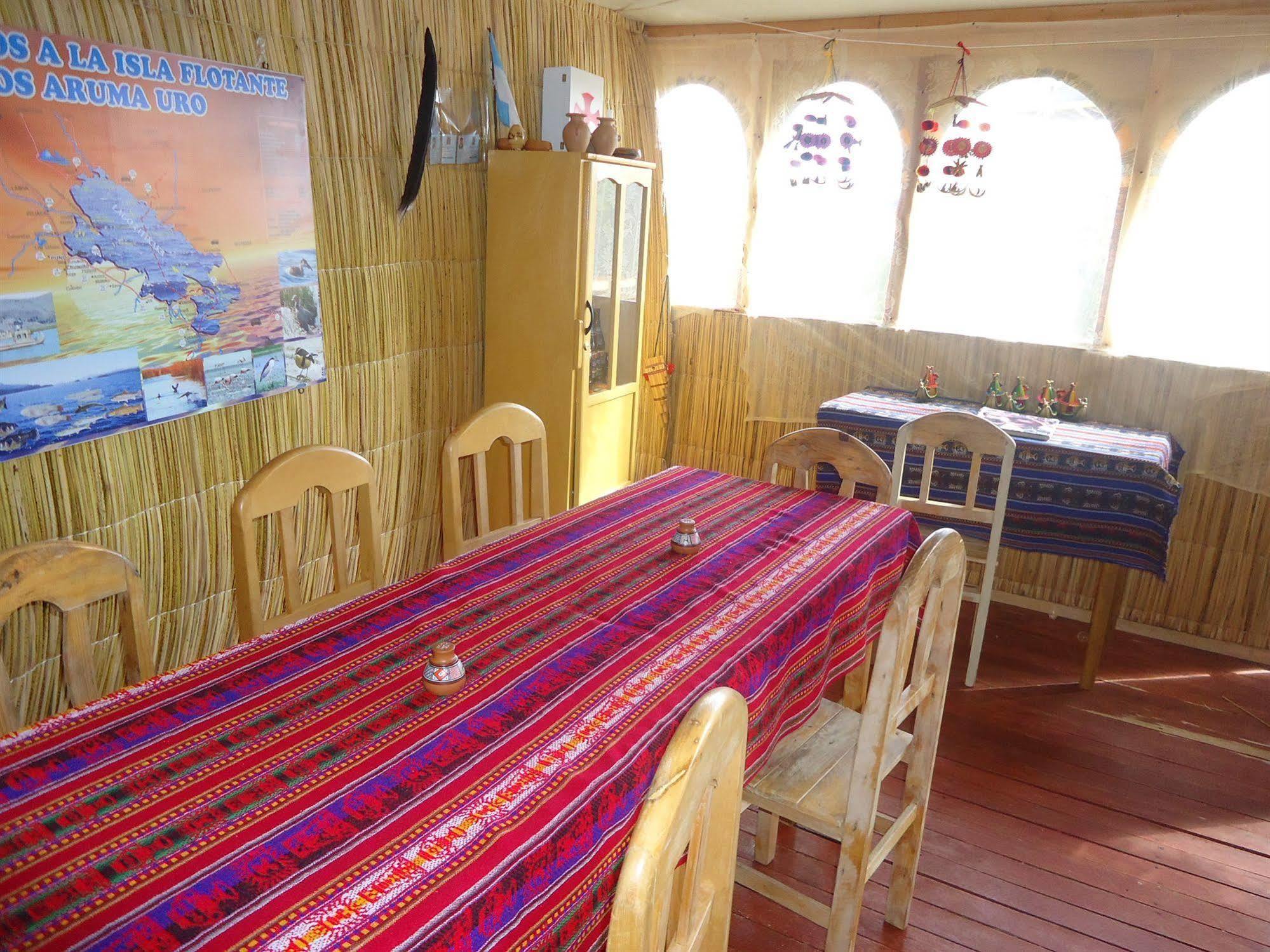 Uros Aruma Uro On Uros Floating Islands Puno Esterno foto